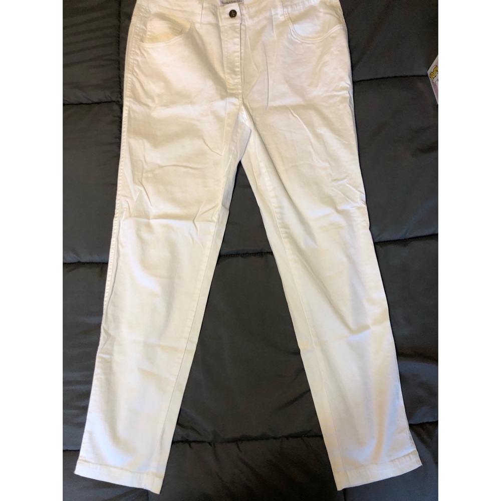 Sunsets & Sweet Tea white pants, size 8
